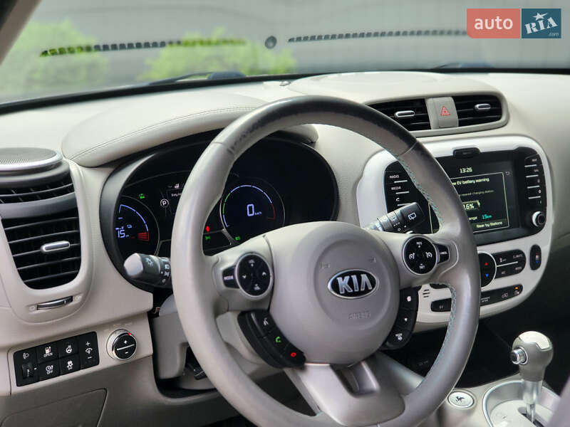 Позашляховик / Кросовер Kia Soul EV 2015 в Києві