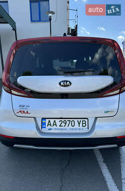 Внедорожник / Кроссовер Kia Soul EV 2019 в 