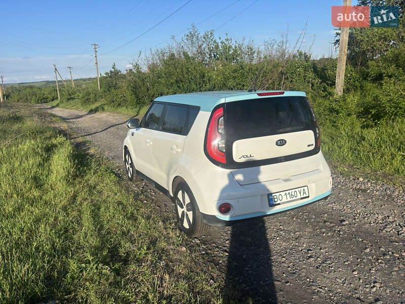 Позашляховик / Кросовер Kia Soul EV 2015 в Верхівцеві