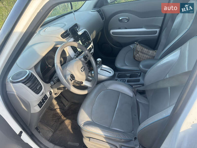 Позашляховик / Кросовер Kia Soul EV 2015 в Верхівцеві