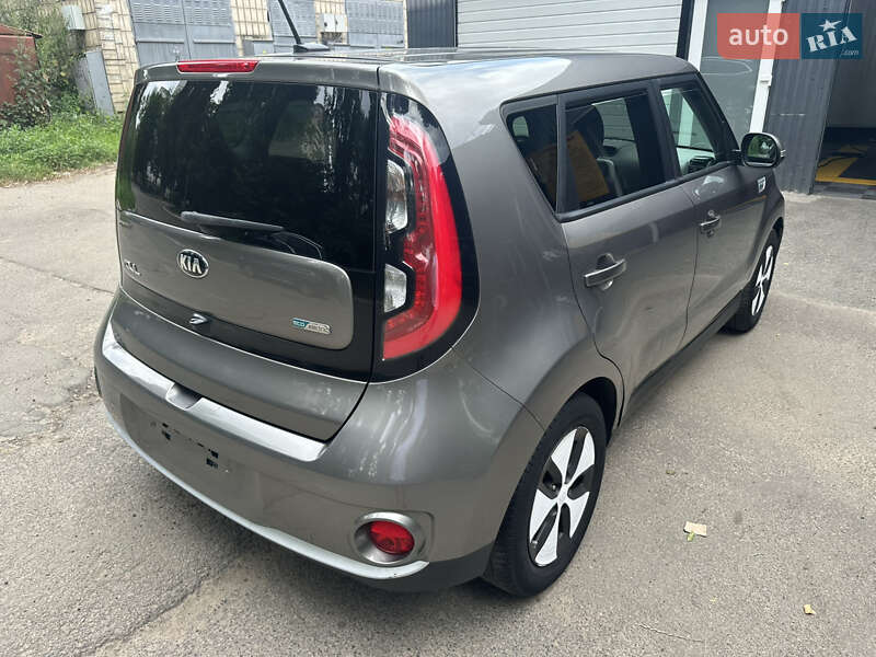 Позашляховик / Кросовер Kia Soul EV 2016 в Києві