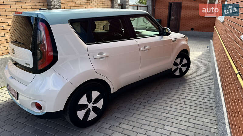 Внедорожник / Кроссовер Kia Soul EV 2015 в Виннице