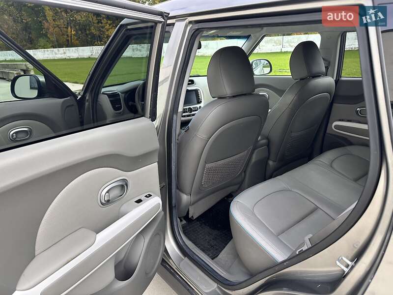 Внедорожник / Кроссовер Kia Soul EV 2015 в Луцке фото 19 Внедорожник / Кроссовер Kia Soul EV 2015 в Луцке