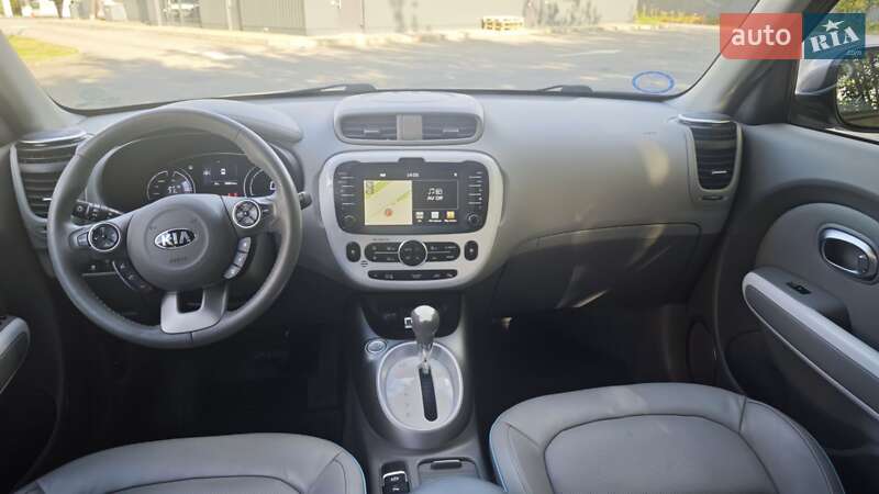 Позашляховик / Кросовер Kia Soul EV 2016 в Кам'янець-Подільському
