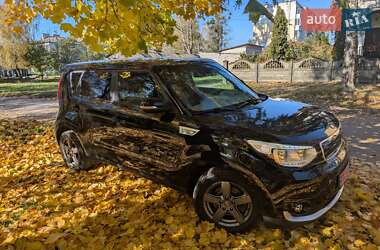 Внедорожник / Кроссовер Kia Soul EV 2017 в 