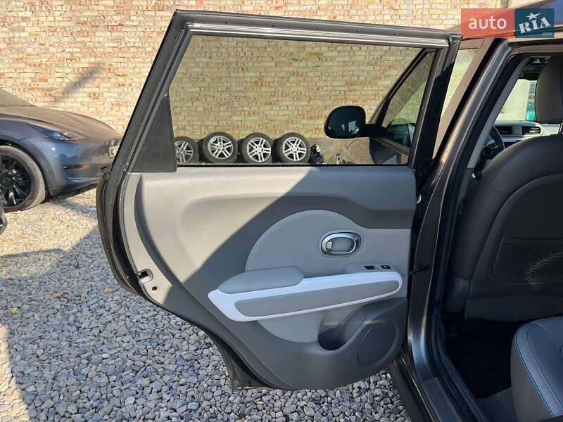 Позашляховик / Кросовер Kia Soul EV 2015 в Коломиї фото 16 Позашляховик / Кросовер Kia Soul EV 2015 в Коломиї