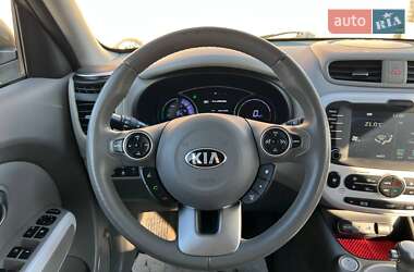 Позашляховик / Кросовер Kia Soul EV 2015 в  фото 32 Позашляховик / Кросовер Kia Soul EV 2015 в