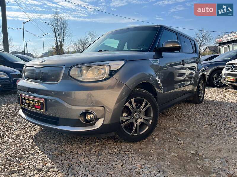 Позашляховик / Кросовер Kia Soul EV 2015 в  фото Позашляховик / Кросовер Kia Soul EV 2015 в
