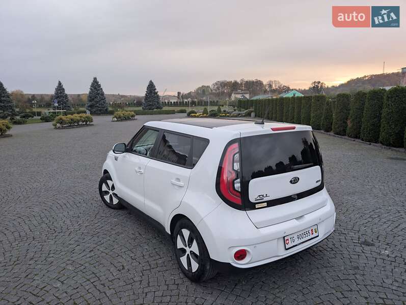 Позашляховик / Кросовер Kia Soul EV 2015 в Жовкві фото 2 Позашляховик / Кросовер Kia Soul EV 2015 в Жовкві