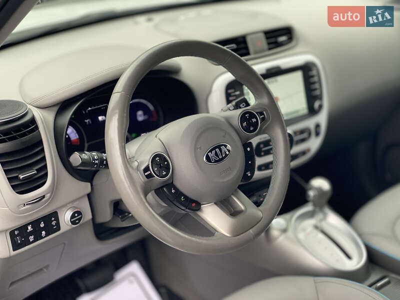 Позашляховик / Кросовер Kia Soul EV 2016 в Луцьку