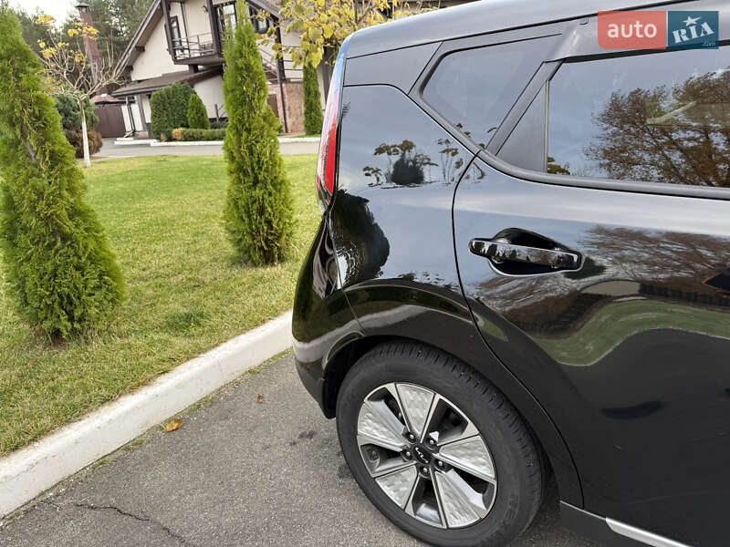 Внедорожник / Кроссовер Kia Soul EV 2023 в Киеве