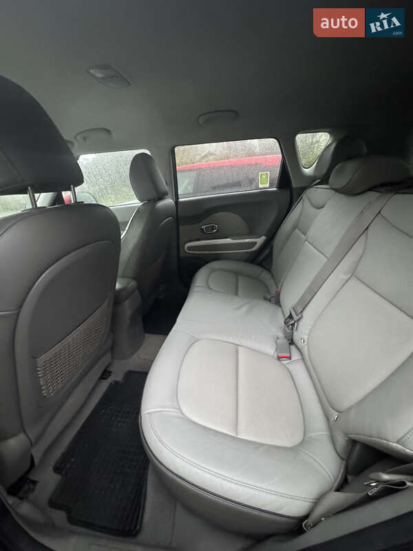 Внедорожник / Кроссовер Kia Soul EV 2016 в Бурштыне