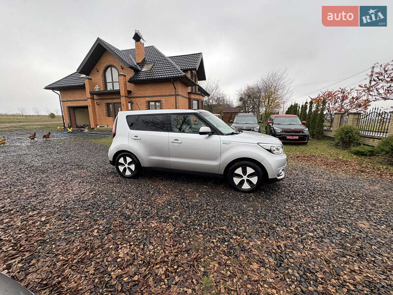 Внедорожник / Кроссовер Kia Soul EV 2016 в Луцке фото 4 Внедорожник / Кроссовер Kia Soul EV 2016 в Луцке