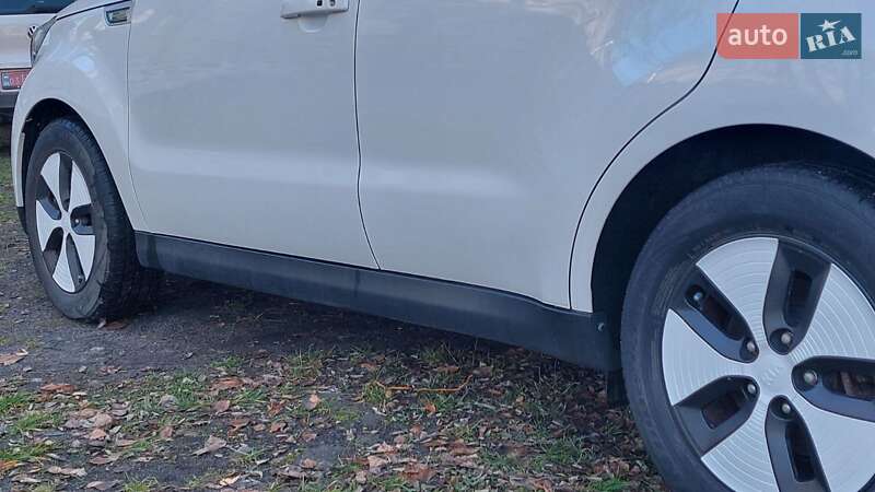 Внедорожник / Кроссовер Kia Soul EV 2014 в Луцке