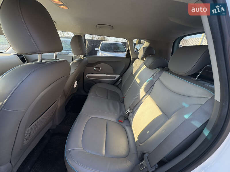 Внедорожник / Кроссовер Kia Soul EV 2015 в Луцке