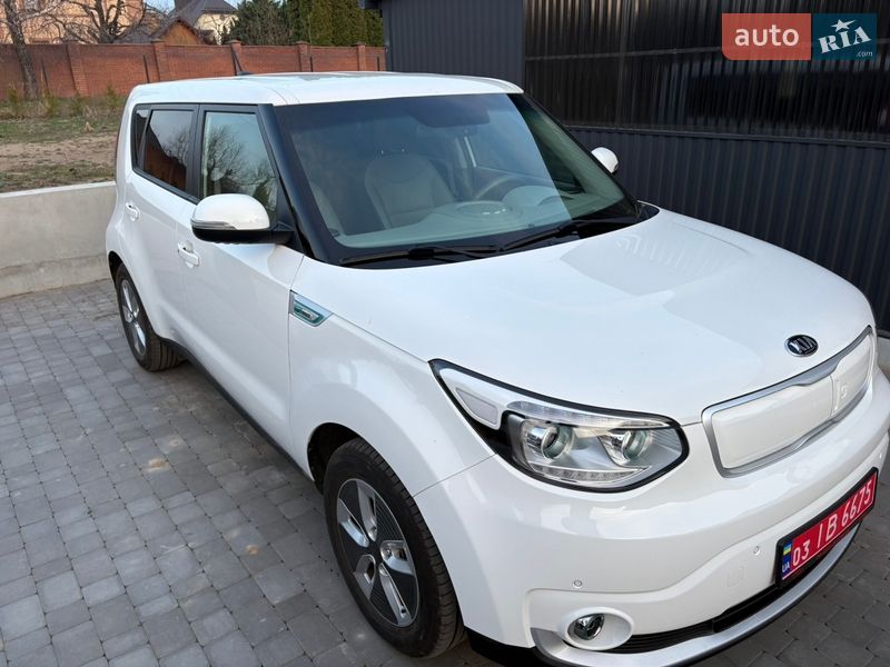 Внедорожник / Кроссовер Kia Soul EV 2017 в Луцке