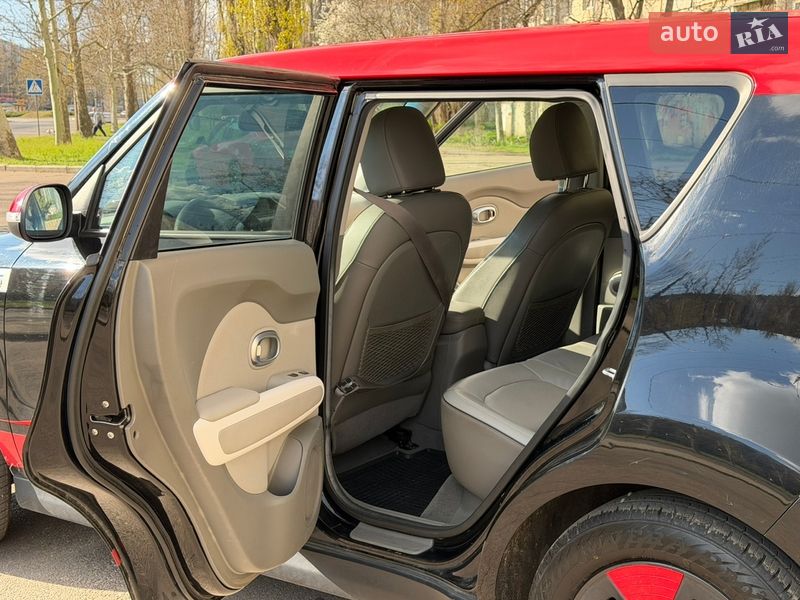 Позашляховик / Кросовер Kia Soul EV 2015 в Миколаєві