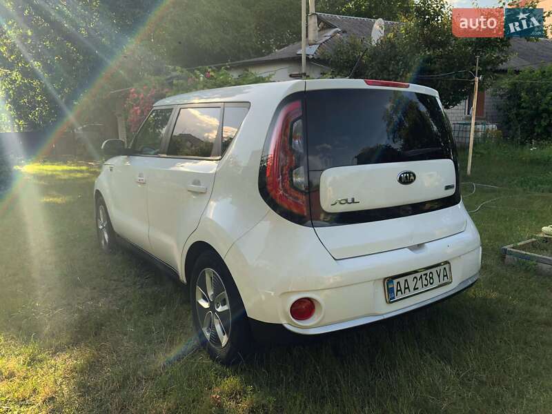 Позашляховик / Кросовер Kia Soul 2016 в Борисполі