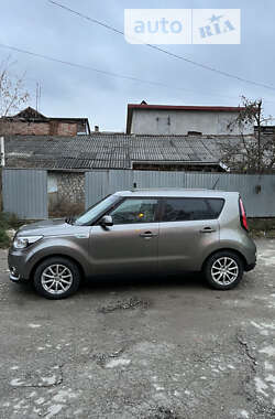 Внедорожник / Кроссовер Kia Soul 2015 в Каменец-Подольском