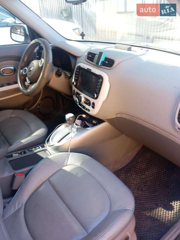 Позашляховик / Кросовер Kia Soul 2015 в Києві