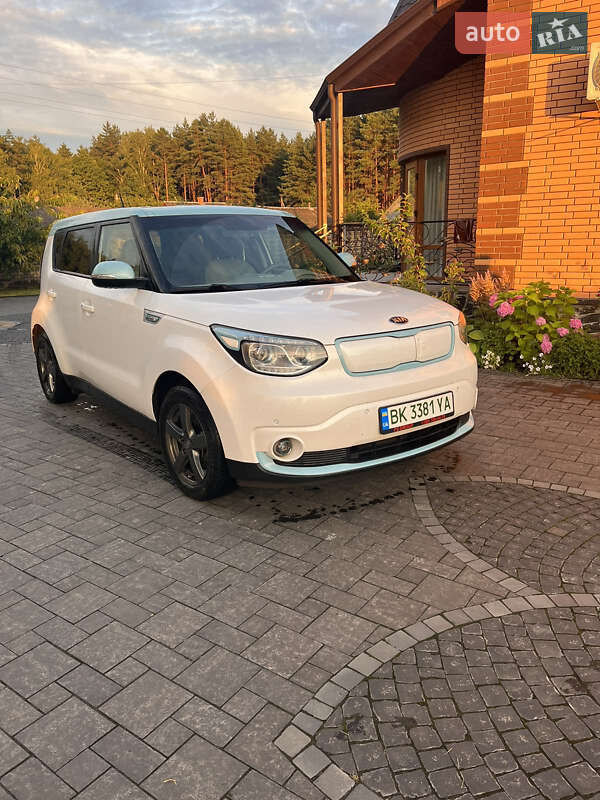 Внедорожник / Кроссовер Kia Soul 2015 в Костополе