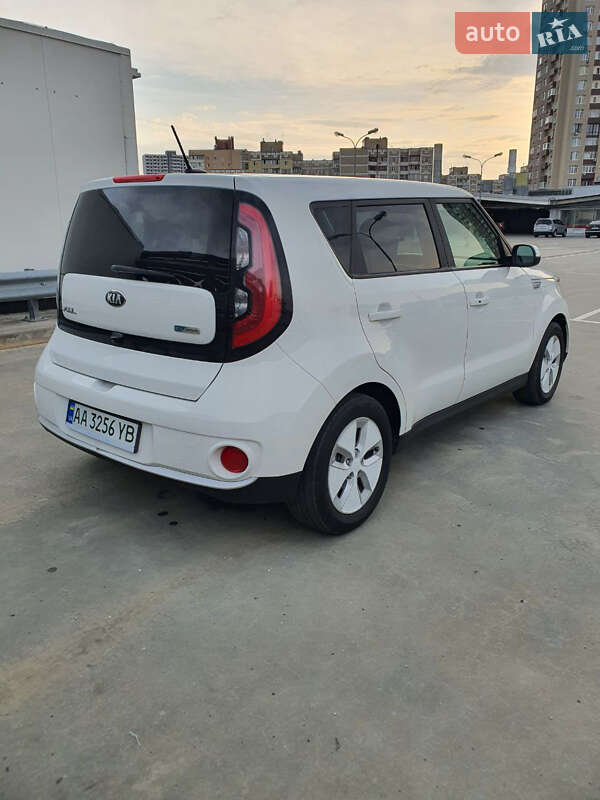 Позашляховик / Кросовер Kia Soul 2016 в Києві