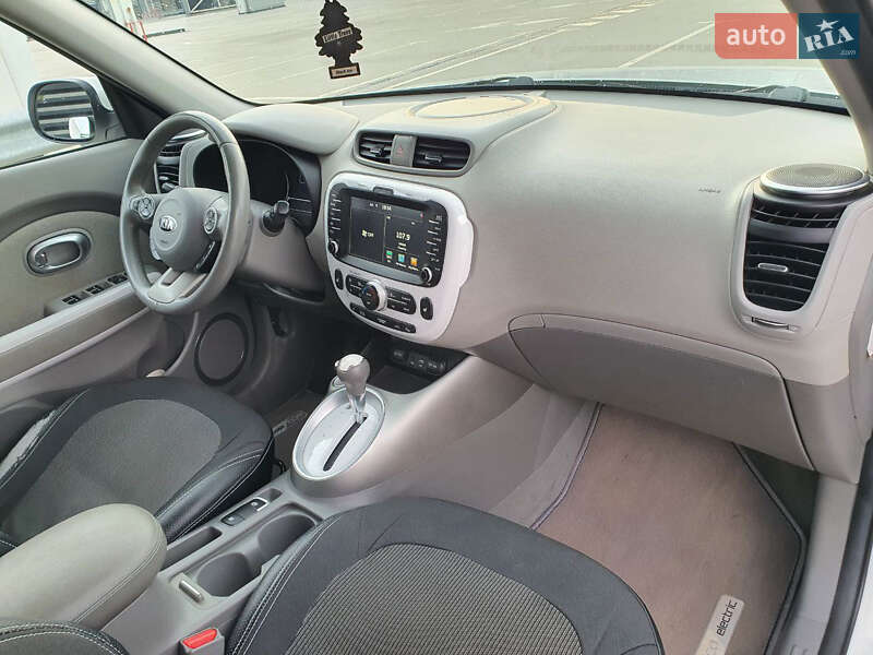 Позашляховик / Кросовер Kia Soul 2016 в Києві