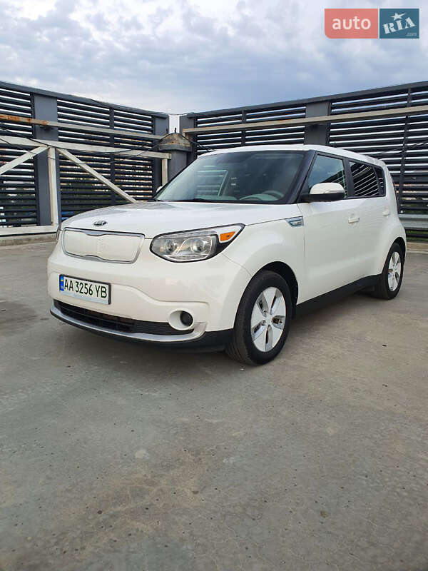Позашляховик / Кросовер Kia Soul 2016 в Києві