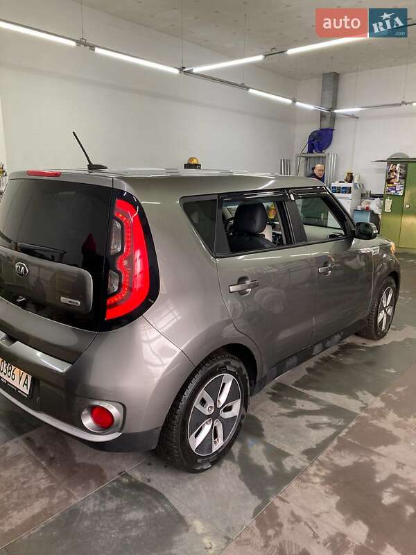 Позашляховик / Кросовер Kia Soul 2016 в Києві