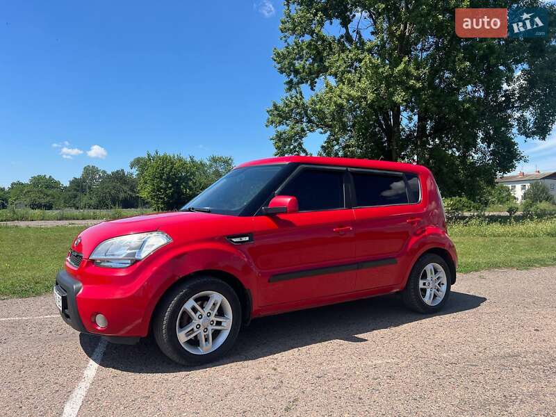 Внедорожник / Кроссовер Kia Soul 2010 в Карловке