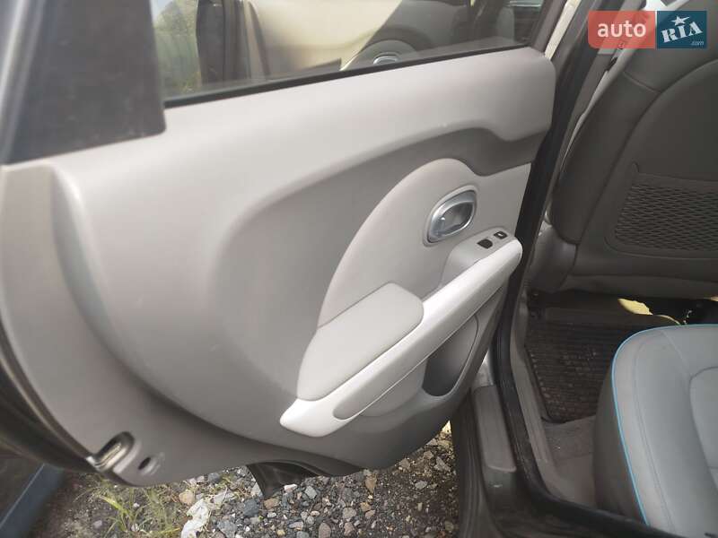 Позашляховик / Кросовер Kia Soul 2015 в Києві