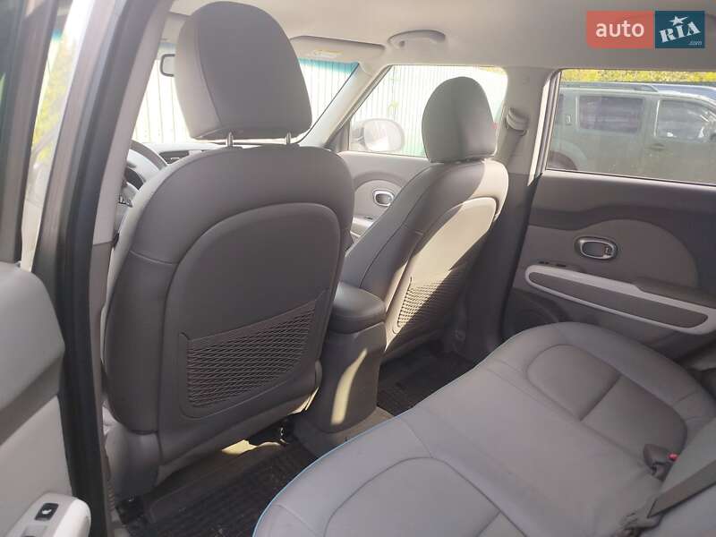Позашляховик / Кросовер Kia Soul 2015 в Києві