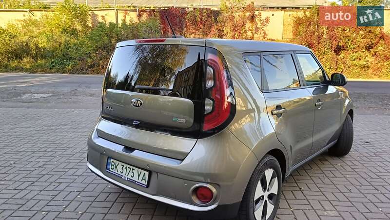 Позашляховик / Кросовер Kia Soul 2017 в Рівному