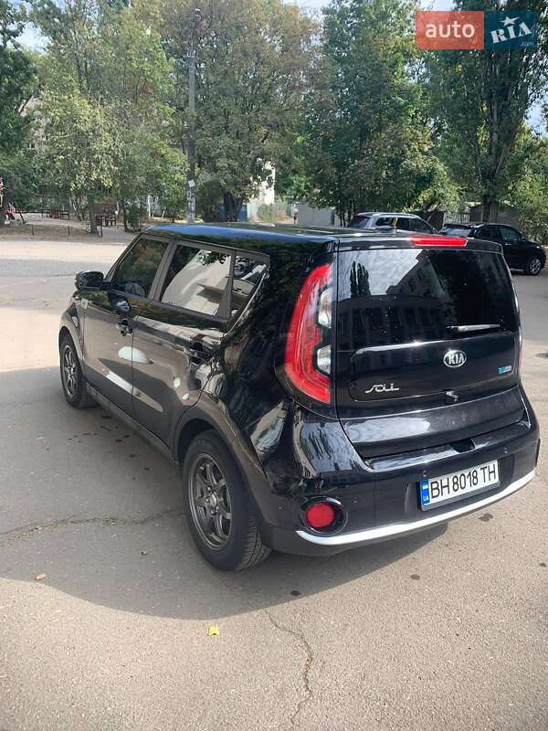 Позашляховик / Кросовер Kia Soul 2016 в Одесі