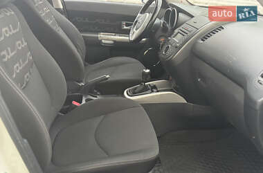 Позашляховик / Кросовер Kia Soul 2012 в 
