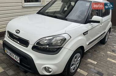 Позашляховик / Кросовер Kia Soul 2012 в 