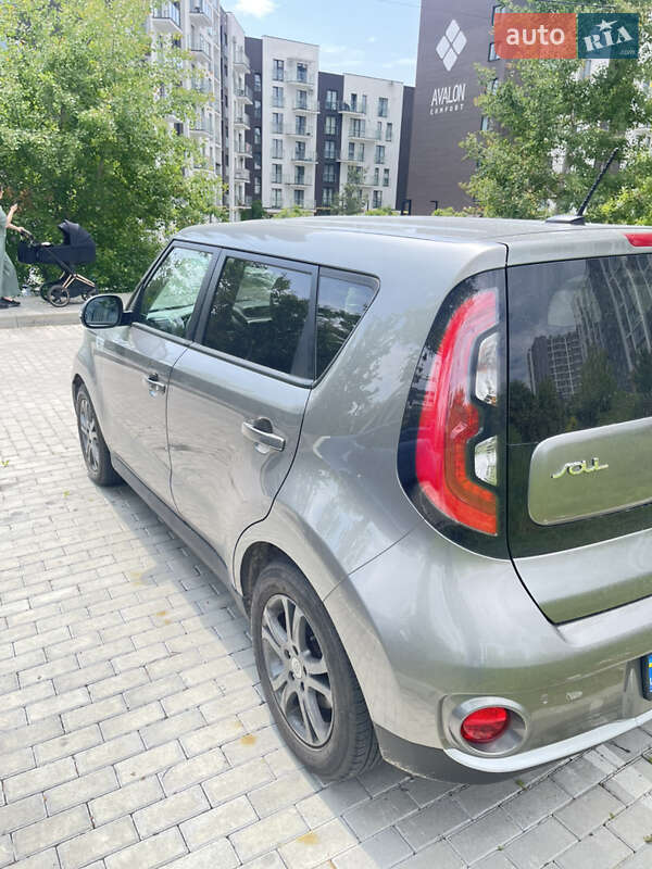 Позашляховик / Кросовер Kia Soul 2015 в Львові