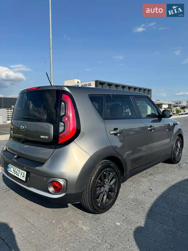 Позашляховик / Кросовер Kia Soul 2015 в Львові
