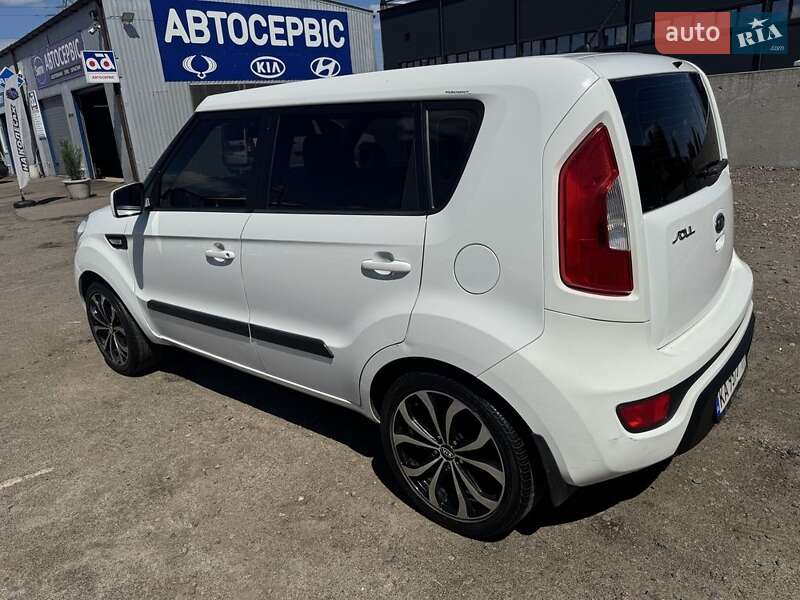Внедорожник / Кроссовер Kia Soul 2011 в Вишневом
