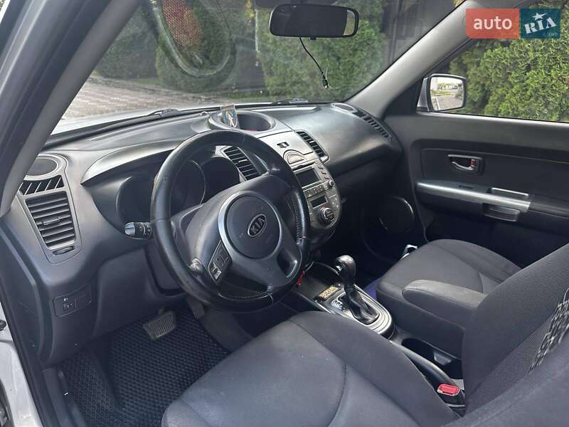 Внедорожник / Кроссовер Kia Soul 2010 в Краснограде