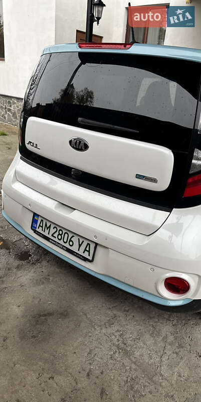 Внедорожник / Кроссовер Kia Soul 2015 в Звягеле