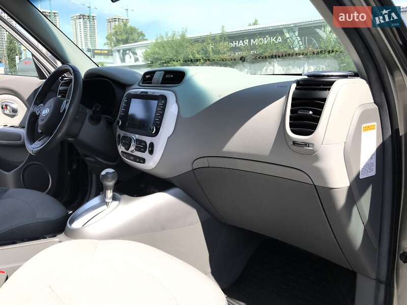 Позашляховик / Кросовер Kia Soul 2015 в Києві