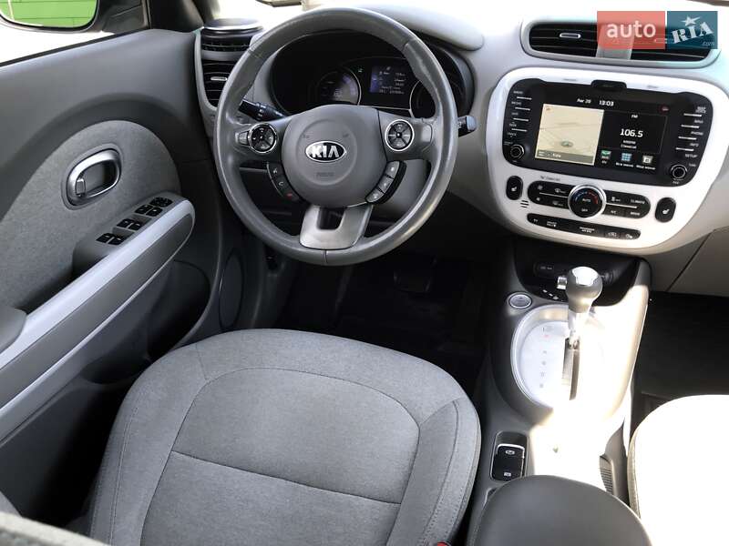 Позашляховик / Кросовер Kia Soul 2015 в Києві