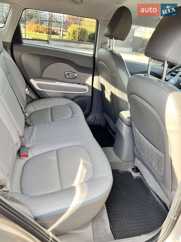 Внедорожник / Кроссовер Kia Soul 2016 в Владимире фото 43 Внедорожник / Кроссовер Kia Soul 2016 в Владимире