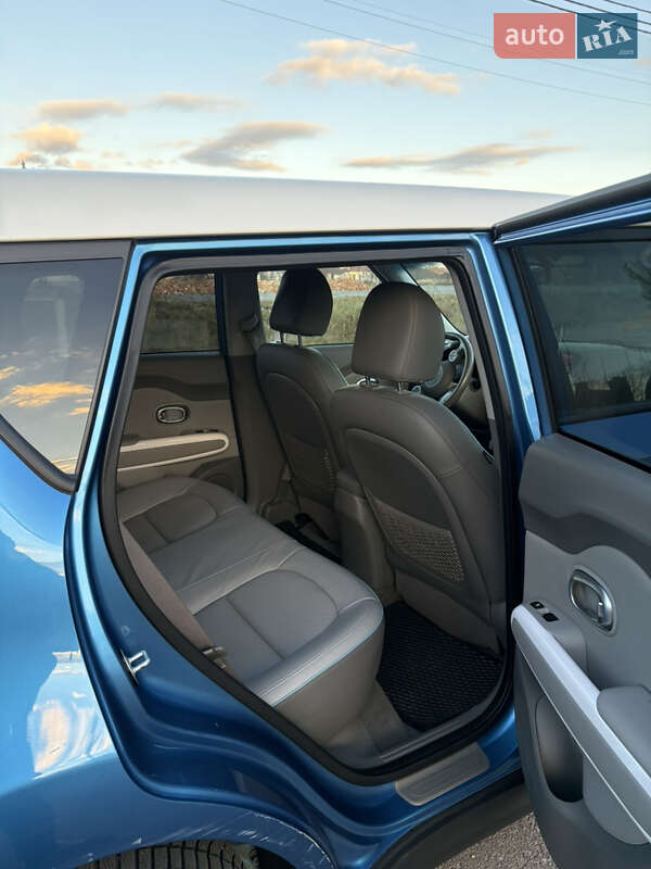 Внедорожник / Кроссовер Kia Soul 2015 в Ровно