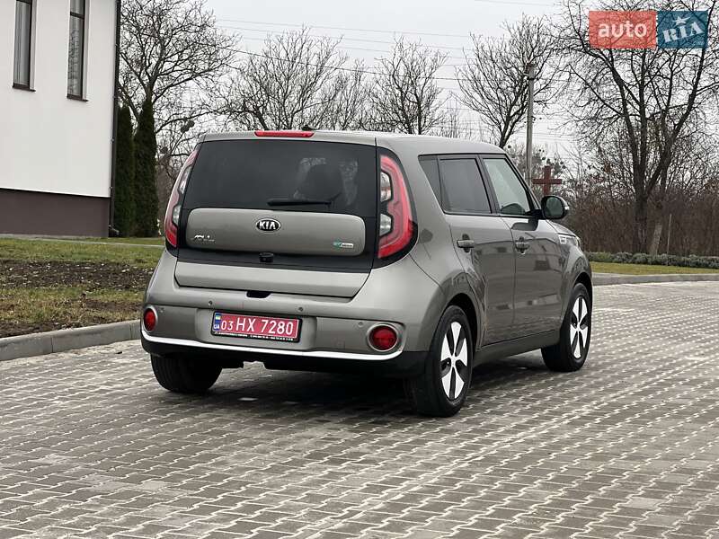 Позашляховик / Кросовер Kia Soul 2016 в Рівному