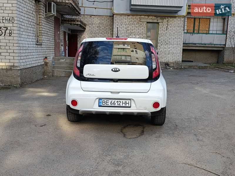 Внедорожник / Кроссовер Kia Soul 2016 в Вознесенске