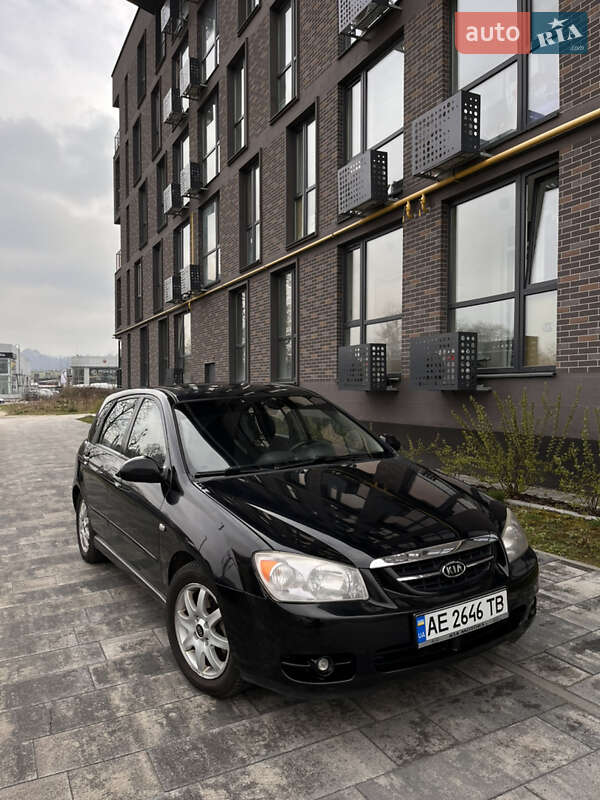 Хэтчбек Kia Spectra 2004 в 