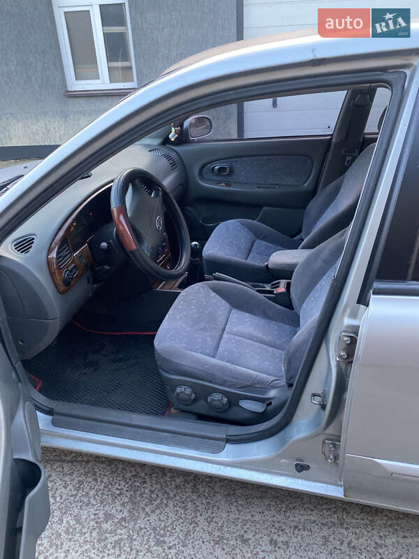 Седан Kia Spectra 2001 в Києві