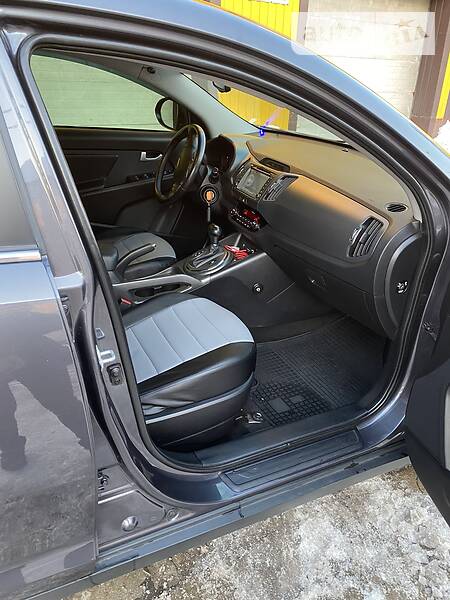 Внедорожник / Кроссовер Kia Sportage 2013 в Мариуполе